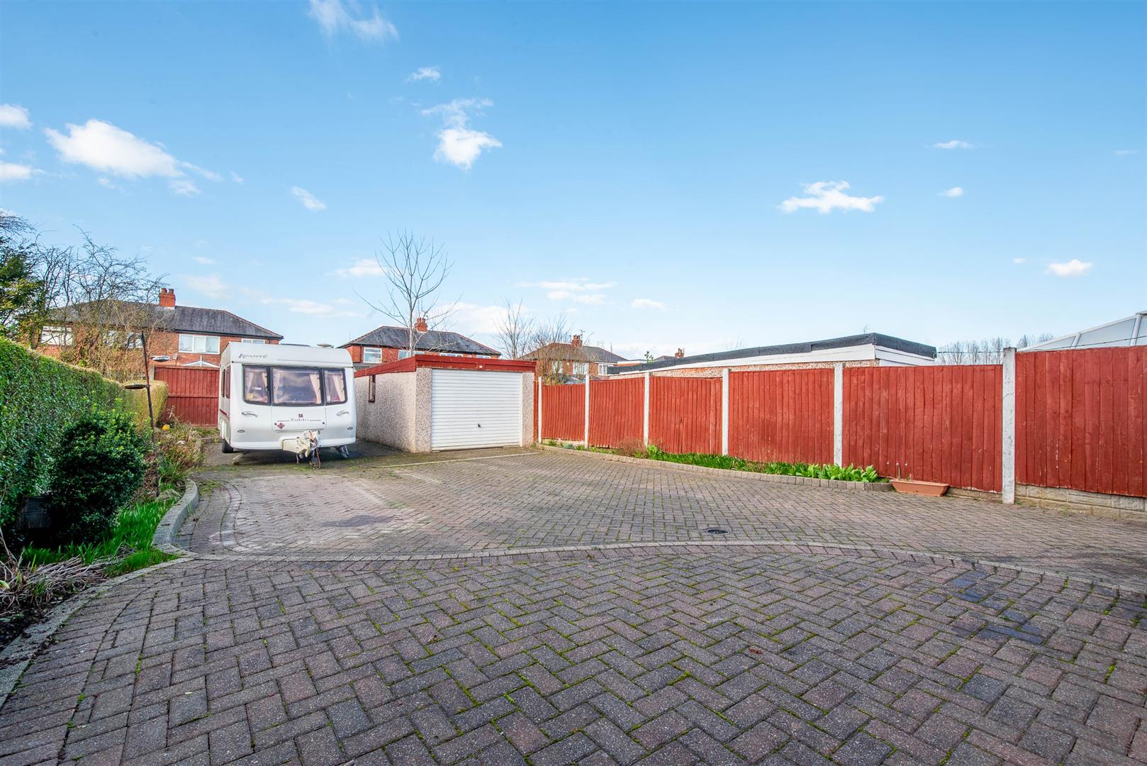 3 bed property in Elm Avenue, Preston